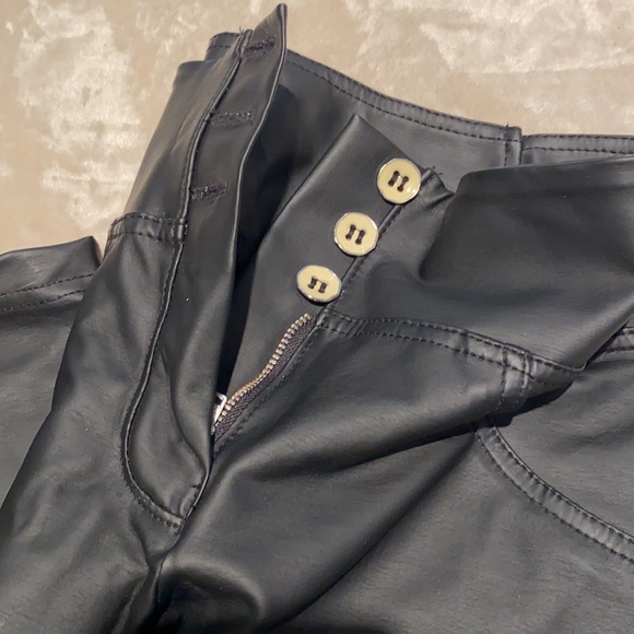 Livify Faux Leather pants - Picture 3 of 4